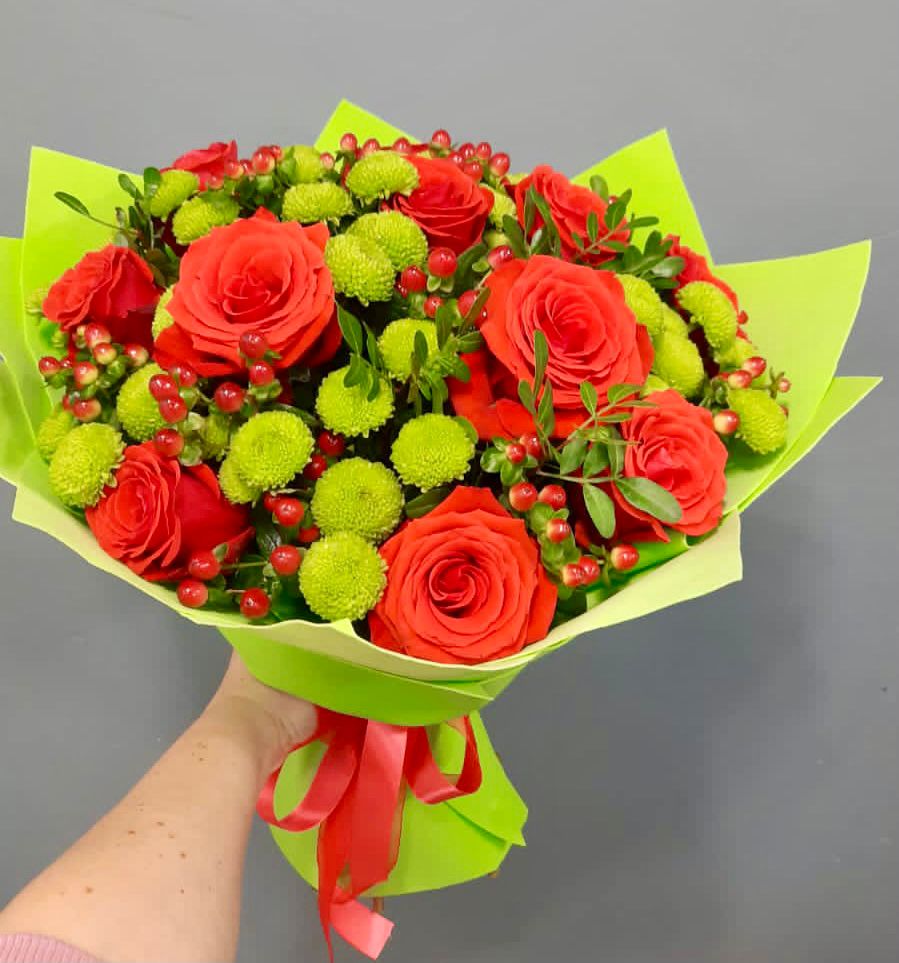 Букет цветов из: Хризантемы и Розы в Купино