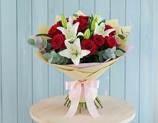 Букет цветов из:  Лилии и Розы в Купино