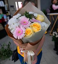 Букет цветов из:  Герберы, Розы и Хризантемы в Купино