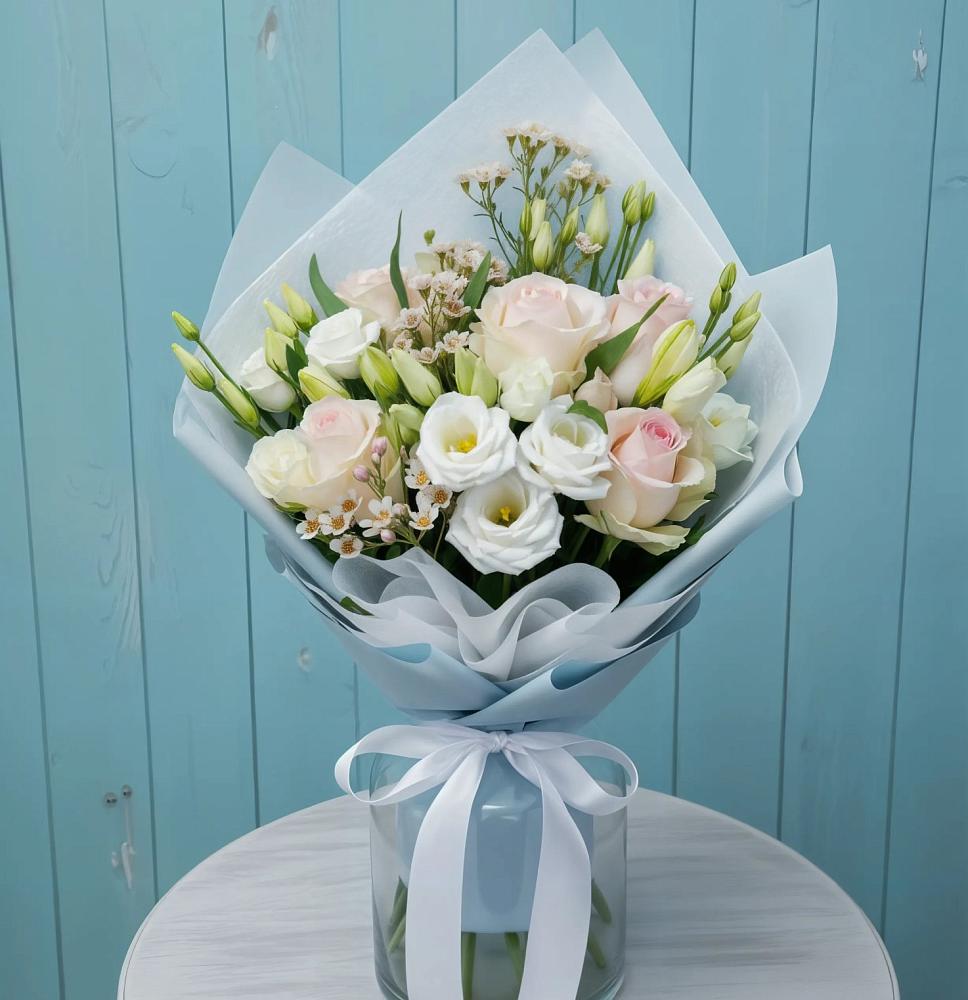 Букет цветов из: Розы и Лизиантусы в Купино