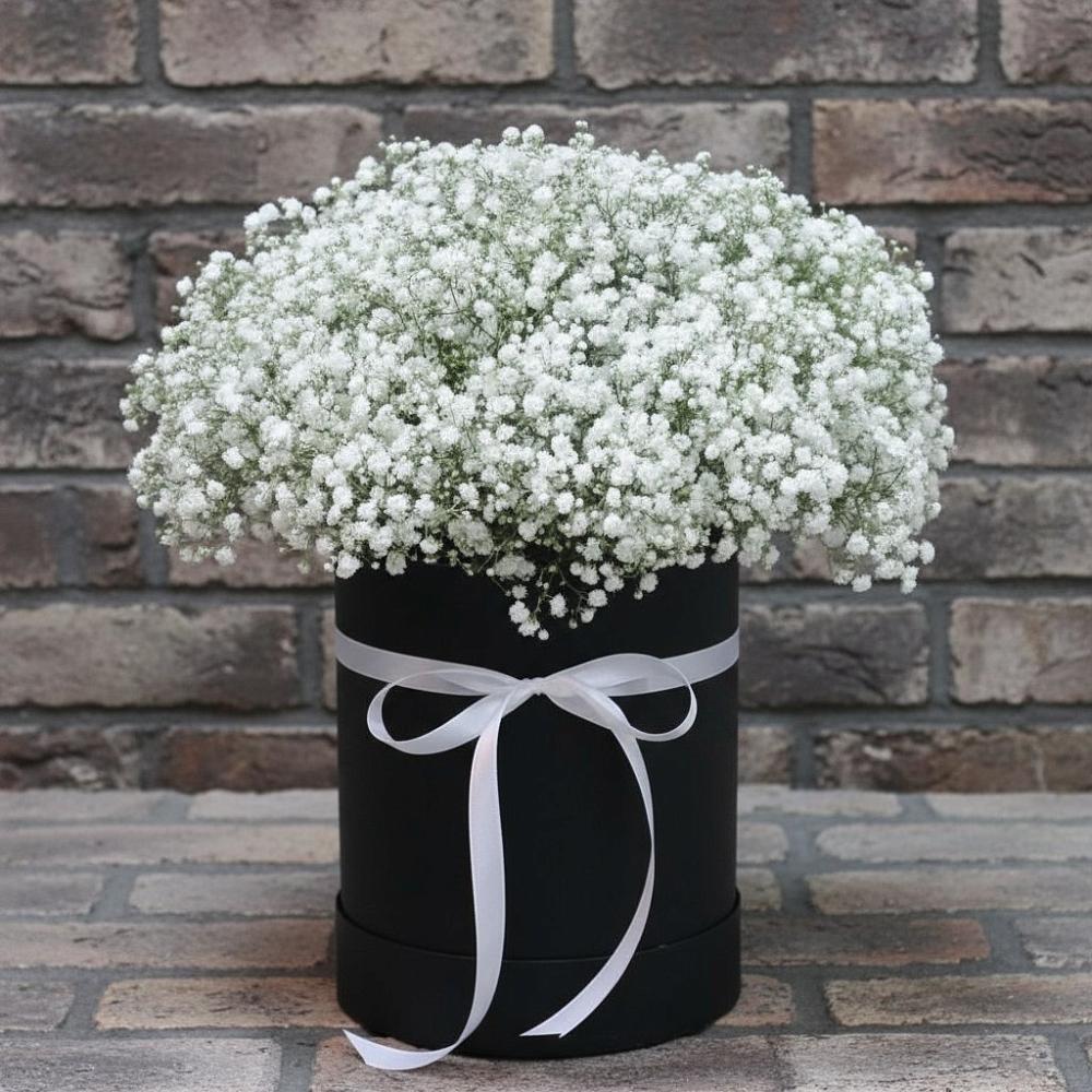 Цветочная композиция из Гипсофила в шляпной коробке в Купино