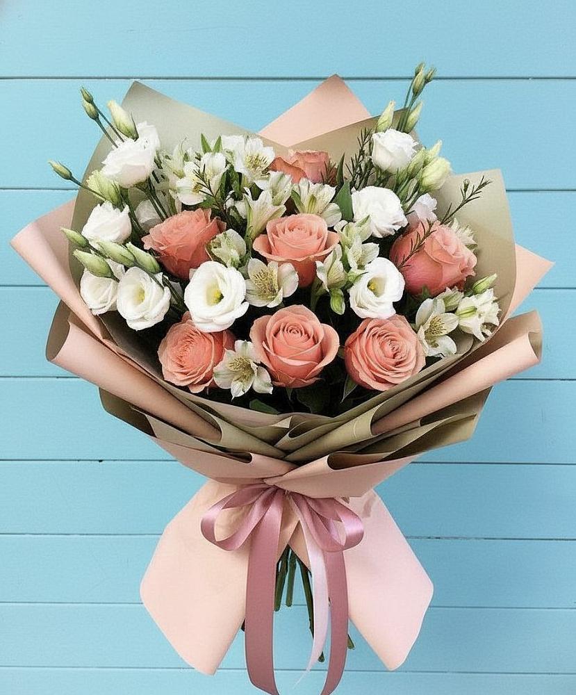 Букет цветов из: Розы, Альстромерии и Лизиантусы в Купино