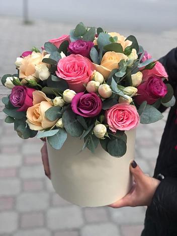 Цветочная композиция из Розы в шляпной коробке в Купино