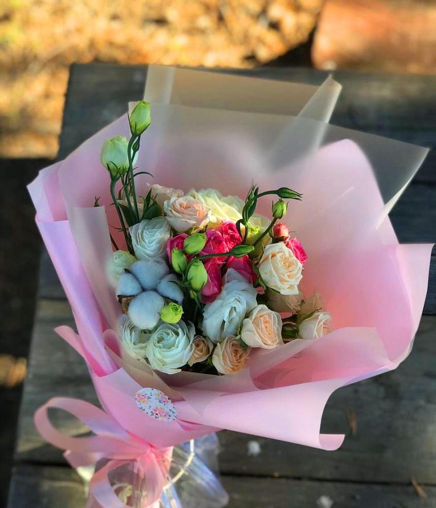 Букет цветов из: Розы и Лизиантусы в Купино