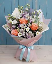 Букет цветов из:  Лизиантусы, Розы, Альстромерии и Гипсофила в Купино