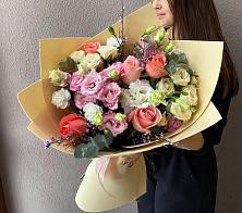 Букет цветов из:  Розы, Лизиантусы и Гвоздики в Купино