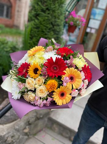Букет цветов из: Герберы, Ромашки, Хризантемы, Розы и Подсолнухи в Купино