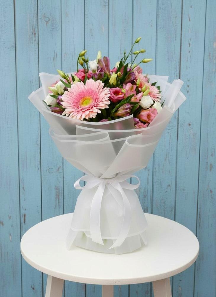 Букет цветов из: Герберы, Альстромерии и Лизиантусы в Купино