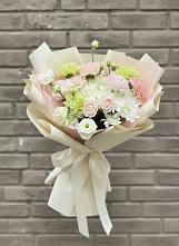 Букет цветов из:  Гвоздики, Розы, Лизиантусы и Хризантемы в Купино