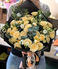 Букет птица счастья в Купино Букет цветов из: Розы и Лизиантусы в Купино