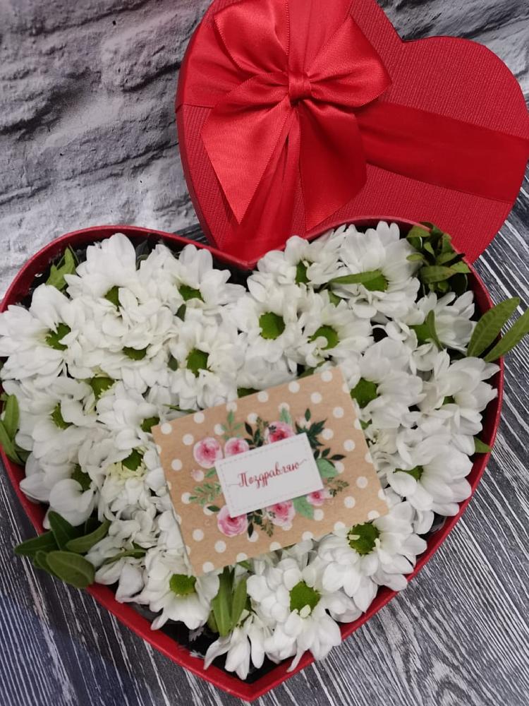 Цветочная композиция из Хризантемы в виде сердца в Купино