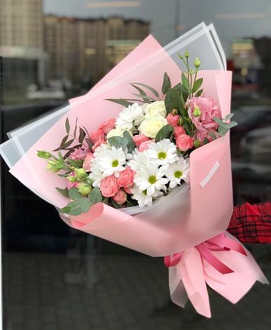 Букет цветов из: Розы, Лизиантусы и Хризантемы в Купино