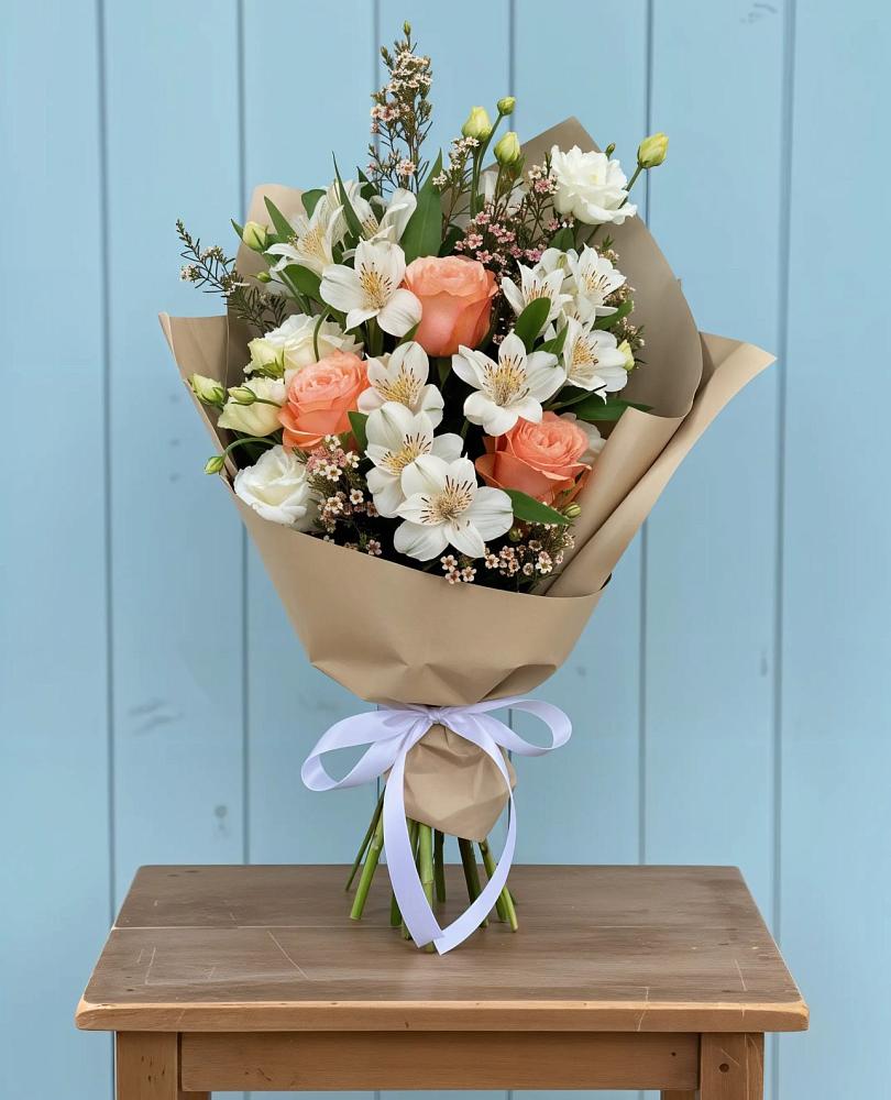 Букет цветов из: Альстромерии, Лизиантусы, Розы и Хризантемы в Купино
