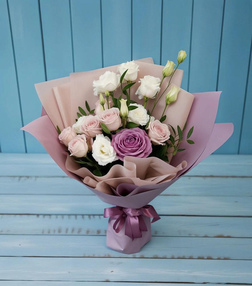 Букет цветов из: Розы и Лизиантусы в Купино